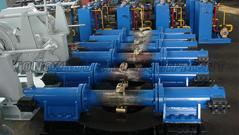 Hydraulický riadiaci výstroj typu vidlice