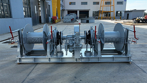 Hydraulický kombinovaný veterný a kotvový navijak